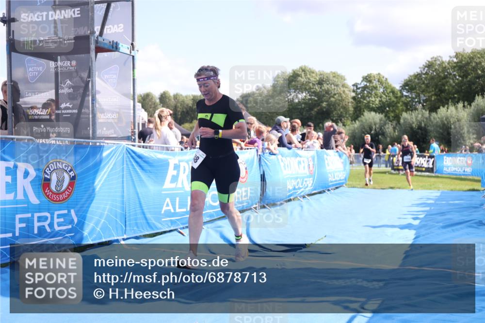 25.08.2024 - Elbe Triathlon Hamburg H.Heesch http://msf.ph/oto/6878713 25.08.2024 11:49:43 Ziel 548, 549, 1410, 1496 meine-sportfotos.de