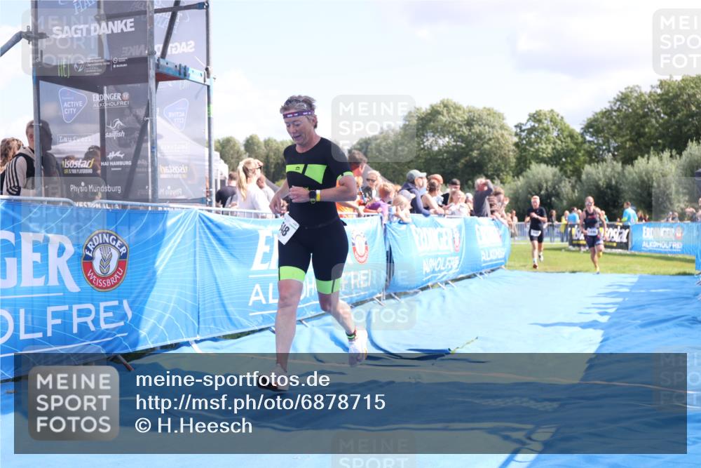 25.08.2024 - Elbe Triathlon Hamburg H.Heesch http://msf.ph/oto/6878715 25.08.2024 11:49:43 Ziel 548, 549, 1410, 1496 meine-sportfotos.de