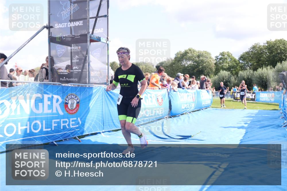 25.08.2024 - Elbe Triathlon Hamburg H.Heesch http://msf.ph/oto/6878721 25.08.2024 11:49:43 Ziel 548, 549, 1410, 1496 meine-sportfotos.de