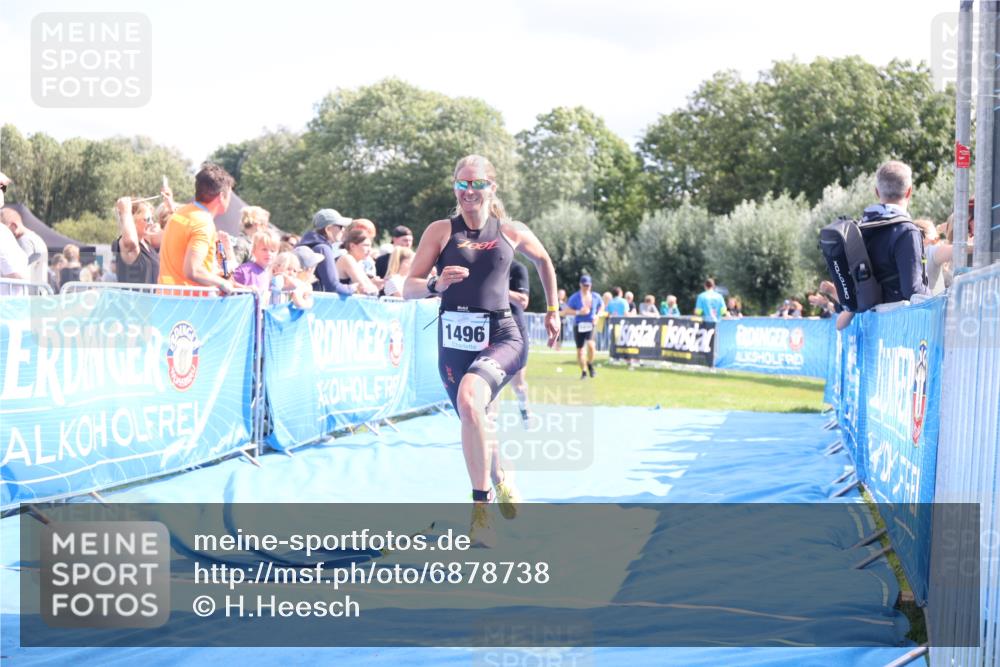 25.08.2024 - Elbe Triathlon Hamburg H.Heesch http://msf.ph/oto/6878738 25.08.2024 11:49:45 Ziel 548, 549, 1410, 1496 meine-sportfotos.de