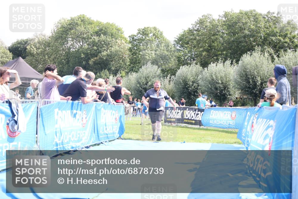 25.08.2024 - Elbe Triathlon Hamburg H.Heesch http://msf.ph/oto/6878739 25.08.2024 12:12:07 Ziel 459, 674, 1575 meine-sportfotos.de
