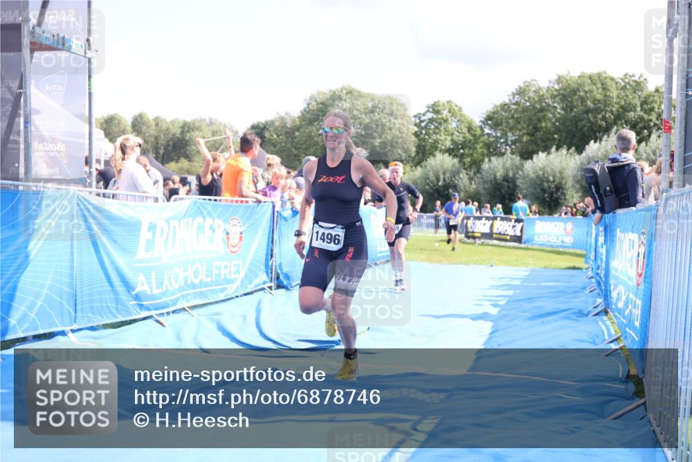 25.08.2024 - Elbe Triathlon Hamburg H.Heesch http://msf.ph/oto/6878746 25.08.2024 11:49:45 Ziel 548, 549, 1410, 1496 meine-sportfotos.de