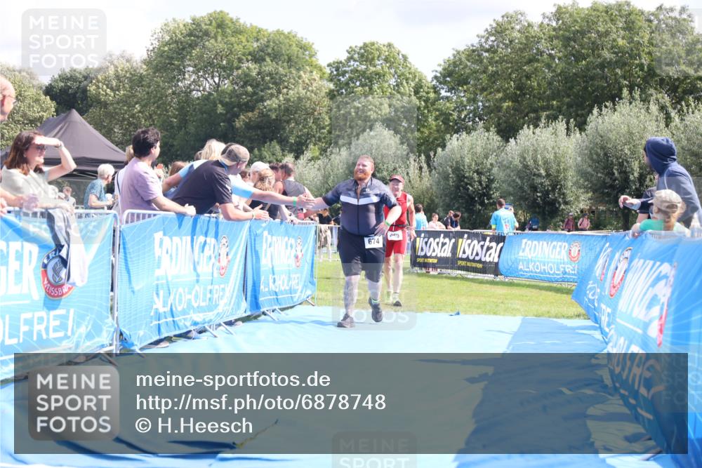 25.08.2024 - Elbe Triathlon Hamburg H.Heesch http://msf.ph/oto/6878748 25.08.2024 12:12:08 Ziel 459, 674, 1575 meine-sportfotos.de