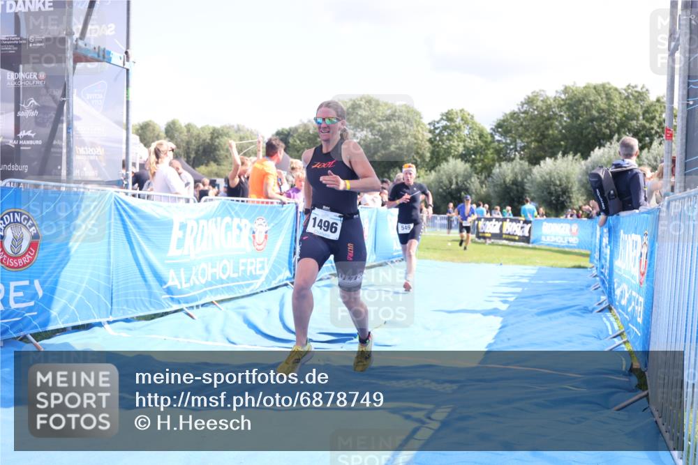 25.08.2024 - Elbe Triathlon Hamburg H.Heesch http://msf.ph/oto/6878749 25.08.2024 11:49:45 Ziel 548, 549, 1410, 1496 meine-sportfotos.de