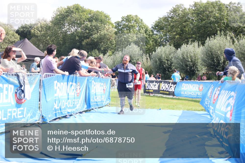 25.08.2024 - Elbe Triathlon Hamburg H.Heesch http://msf.ph/oto/6878750 25.08.2024 12:12:08 Ziel 459, 674, 1575 meine-sportfotos.de
