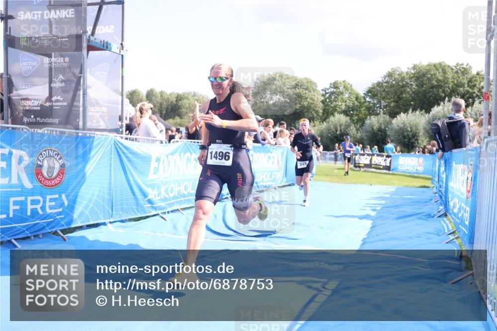 25.08.2024 - Elbe Triathlon Hamburg H.Heesch http://msf.ph/oto/6878753 25.08.2024 11:49:45 Ziel 548, 549, 1410, 1496 meine-sportfotos.de