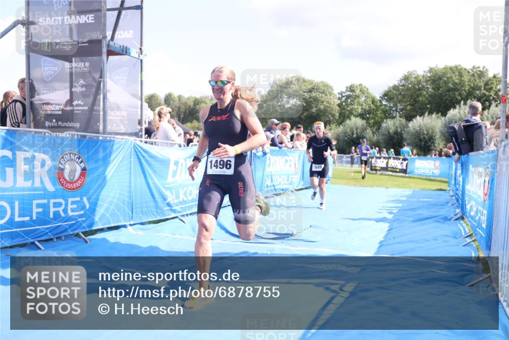 25.08.2024 - Elbe Triathlon Hamburg H.Heesch http://msf.ph/oto/6878755 25.08.2024 11:49:46 Ziel 548, 549, 1410, 1496 meine-sportfotos.de