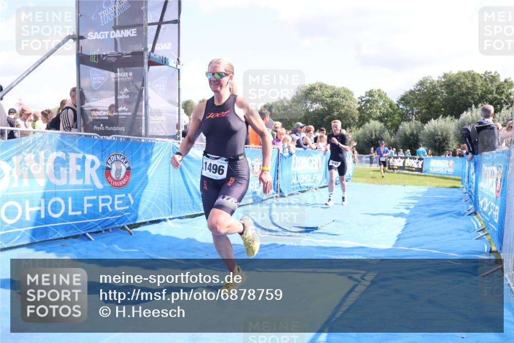 25.08.2024 - Elbe Triathlon Hamburg H.Heesch http://msf.ph/oto/6878759 25.08.2024 11:49:46 Ziel 548, 549, 1410, 1496 meine-sportfotos.de