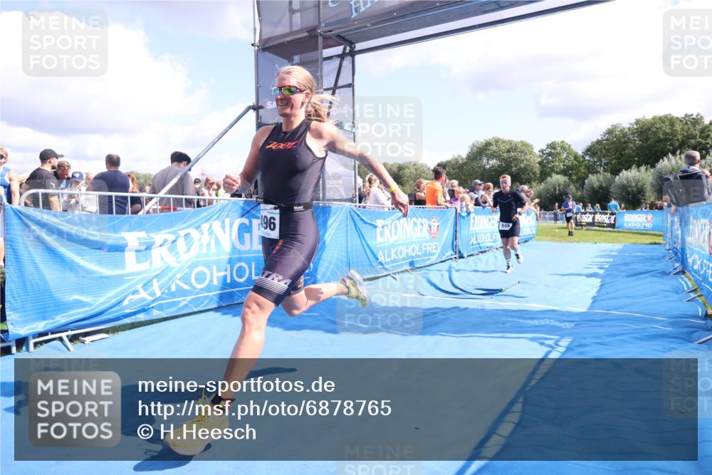 25.08.2024 - Elbe Triathlon Hamburg H.Heesch http://msf.ph/oto/6878765 25.08.2024 11:49:46 Ziel 548, 549, 1410, 1496 meine-sportfotos.de