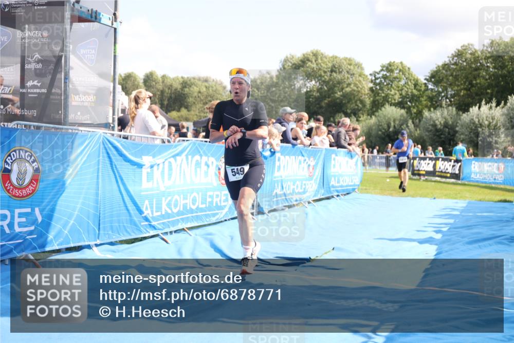 25.08.2024 - Elbe Triathlon Hamburg H.Heesch http://msf.ph/oto/6878771 25.08.2024 11:49:47 Ziel 548, 549, 1410, 1496 meine-sportfotos.de