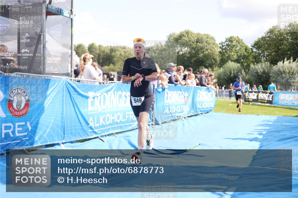 25.08.2024 - Elbe Triathlon Hamburg H.Heesch http://msf.ph/oto/6878773 25.08.2024 11:49:47 Ziel 548, 549, 1410, 1496 meine-sportfotos.de