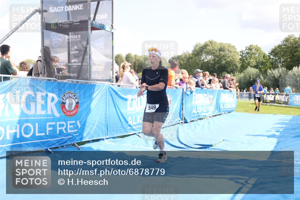 25.08.2024 - Elbe Triathlon Hamburg H.Heesch http://msf.ph/oto/6878779 25.08.2024 11:49:47 Ziel 548, 549, 1410, 1496 meine-sportfotos.de