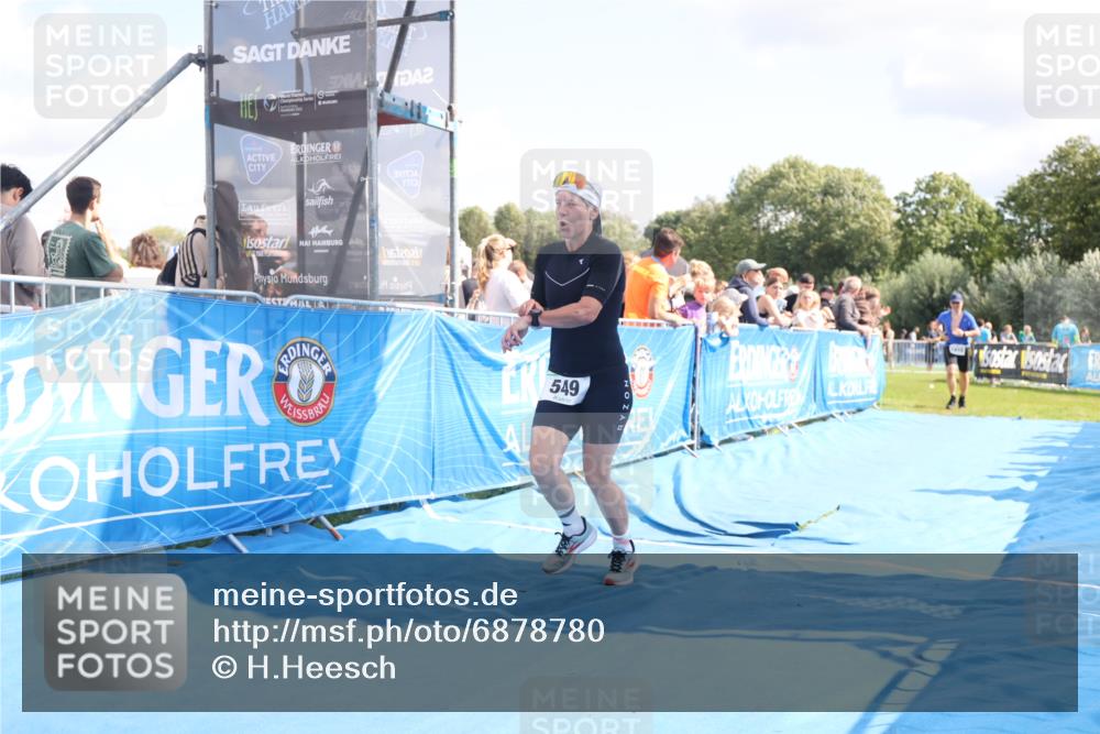 25.08.2024 - Elbe Triathlon Hamburg H.Heesch http://msf.ph/oto/6878780 25.08.2024 11:49:47 Ziel 548, 549, 1410, 1496 meine-sportfotos.de