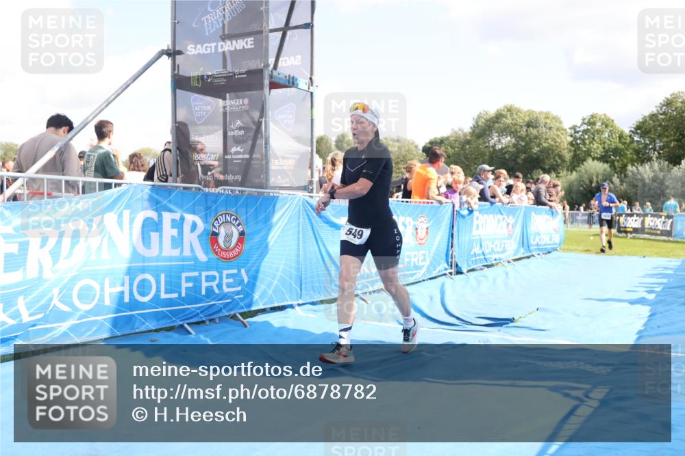 25.08.2024 - Elbe Triathlon Hamburg H.Heesch http://msf.ph/oto/6878782 25.08.2024 11:49:47 Ziel 548, 549, 1410, 1496 meine-sportfotos.de