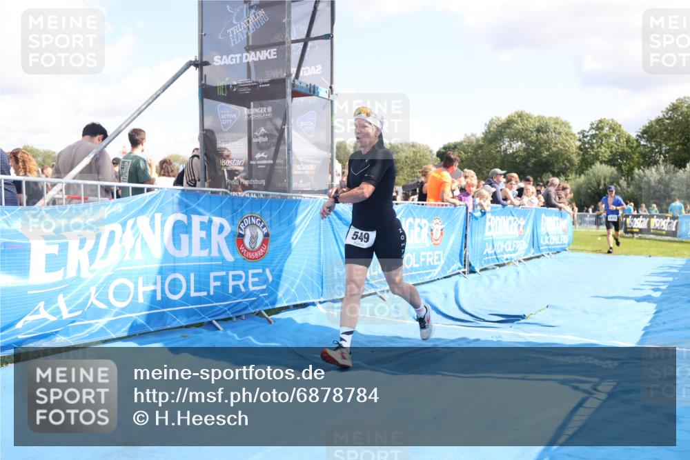 25.08.2024 - Elbe Triathlon Hamburg H.Heesch http://msf.ph/oto/6878784 25.08.2024 11:49:47 Ziel 548, 549, 1410, 1496 meine-sportfotos.de