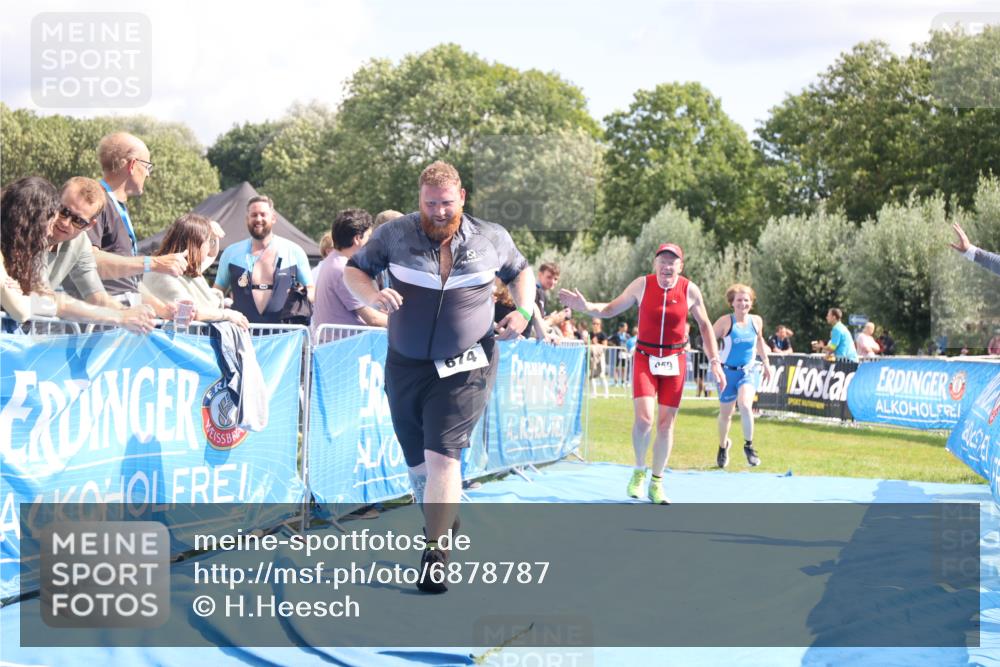 25.08.2024 - Elbe Triathlon Hamburg H.Heesch http://msf.ph/oto/6878787 25.08.2024 12:12:10 Ziel 459, 674, 1575 meine-sportfotos.de