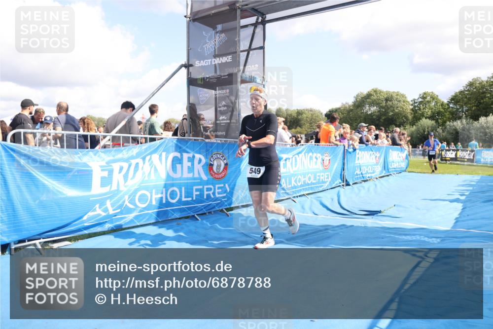25.08.2024 - Elbe Triathlon Hamburg H.Heesch http://msf.ph/oto/6878788 25.08.2024 11:49:47 Ziel 548, 549, 1410, 1496 meine-sportfotos.de