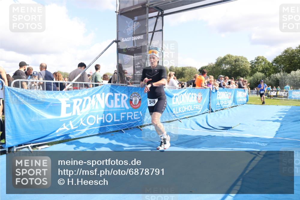 25.08.2024 - Elbe Triathlon Hamburg H.Heesch http://msf.ph/oto/6878791 25.08.2024 11:49:47 Ziel 548, 549, 1410, 1496 meine-sportfotos.de