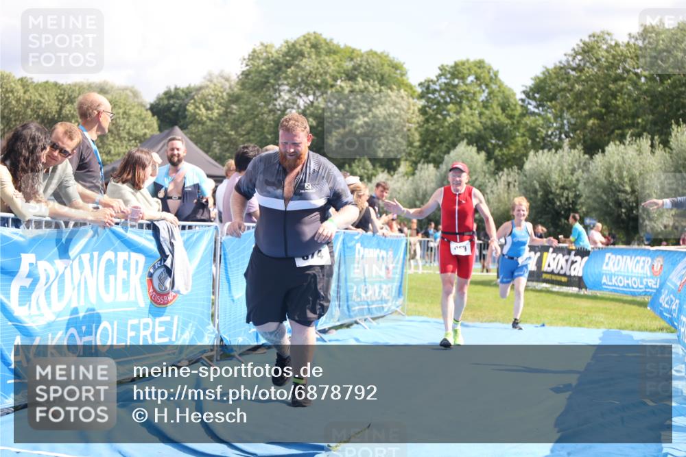 25.08.2024 - Elbe Triathlon Hamburg H.Heesch http://msf.ph/oto/6878792 25.08.2024 12:12:10 Ziel 459, 674, 1575 meine-sportfotos.de