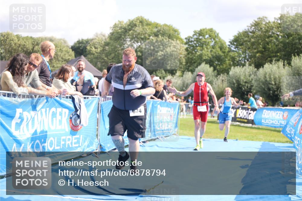 25.08.2024 - Elbe Triathlon Hamburg H.Heesch http://msf.ph/oto/6878794 25.08.2024 12:12:10 Ziel 459, 674, 1575 meine-sportfotos.de