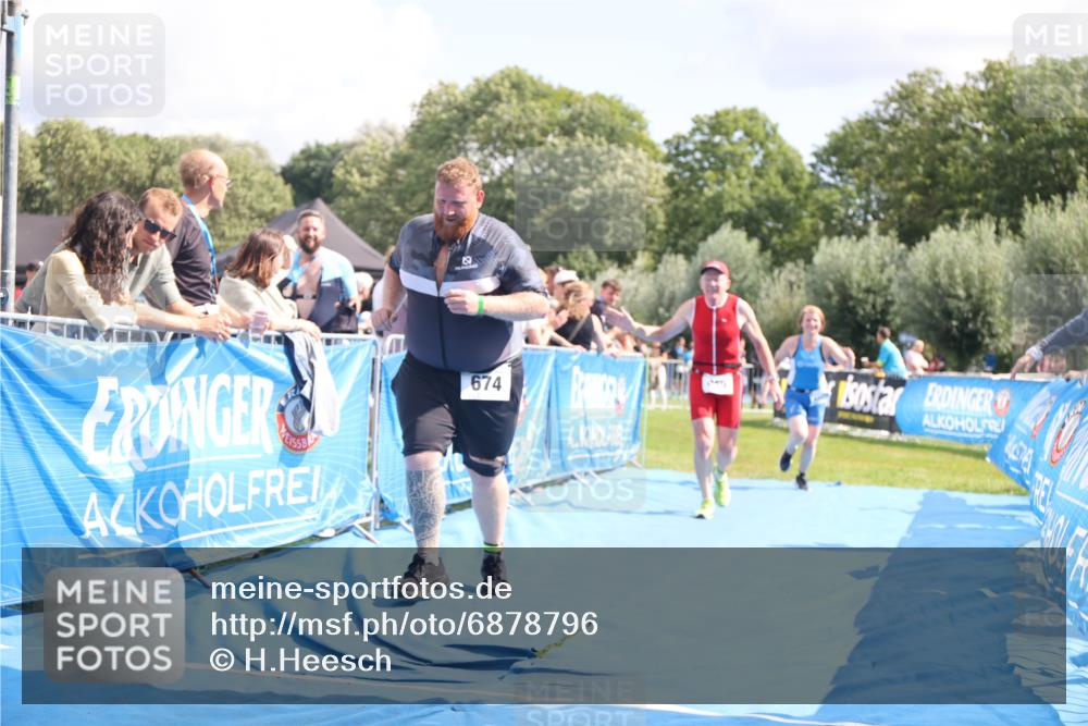 25.08.2024 - Elbe Triathlon Hamburg H.Heesch http://msf.ph/oto/6878796 25.08.2024 12:12:10 Ziel 459, 674, 1575 meine-sportfotos.de