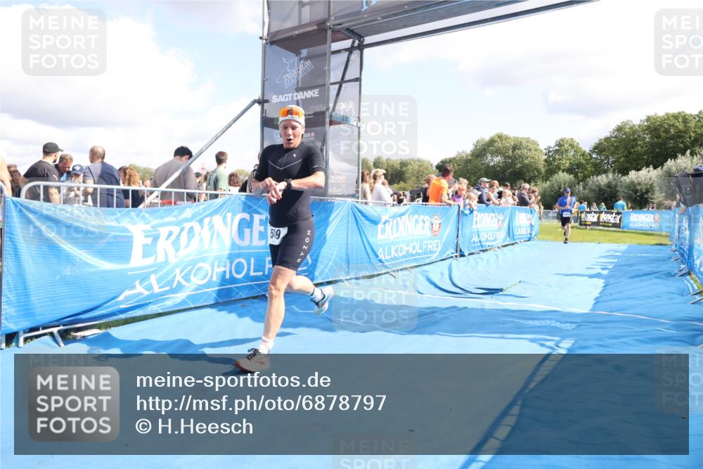 25.08.2024 - Elbe Triathlon Hamburg H.Heesch http://msf.ph/oto/6878797 25.08.2024 11:49:47 Ziel 548, 549, 1410, 1496 meine-sportfotos.de