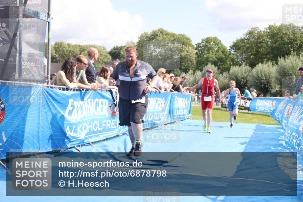 25.08.2024 - Elbe Triathlon Hamburg H.Heesch http://msf.ph/oto/6878798 25.08.2024 12:12:11 Ziel 459, 674, 1575 meine-sportfotos.de