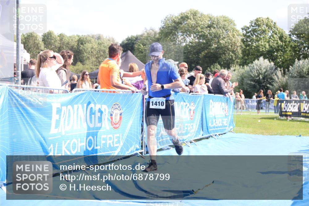 25.08.2024 - Elbe Triathlon Hamburg H.Heesch http://msf.ph/oto/6878799 25.08.2024 11:49:50 Ziel 493, 548, 549, 1410, 1496 meine-sportfotos.de