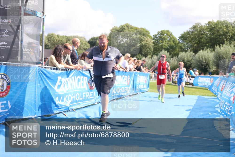25.08.2024 - Elbe Triathlon Hamburg H.Heesch http://msf.ph/oto/6878800 25.08.2024 12:12:11 Ziel 459, 674, 1575 meine-sportfotos.de