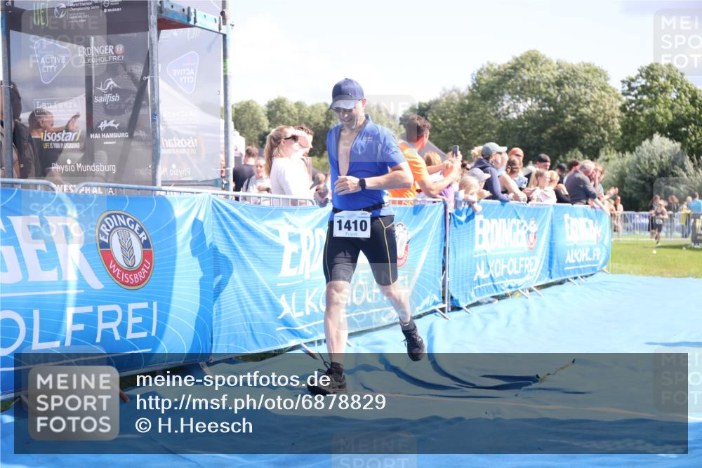 25.08.2024 - Elbe Triathlon Hamburg H.Heesch http://msf.ph/oto/6878829 25.08.2024 11:49:51 Ziel 493, 549, 1410, 1496 meine-sportfotos.de
