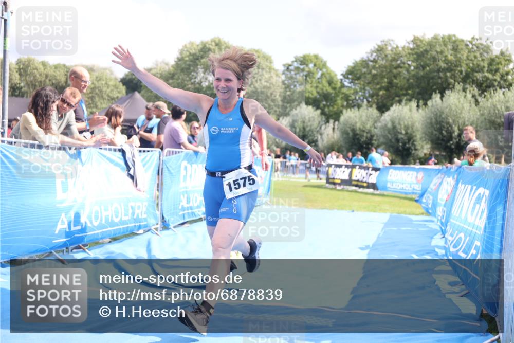 25.08.2024 - Elbe Triathlon Hamburg H.Heesch http://msf.ph/oto/6878839 25.08.2024 12:12:13 Ziel 459, 674, 1575 meine-sportfotos.de