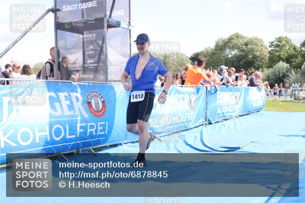 25.08.2024 - Elbe Triathlon Hamburg H.Heesch http://msf.ph/oto/6878845 25.08.2024 11:49:51 Ziel 493, 549, 1410, 1496 meine-sportfotos.de