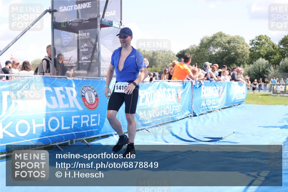 25.08.2024 - Elbe Triathlon Hamburg H.Heesch http://msf.ph/oto/6878849 25.08.2024 11:49:51 Ziel 493, 549, 1410, 1496 meine-sportfotos.de