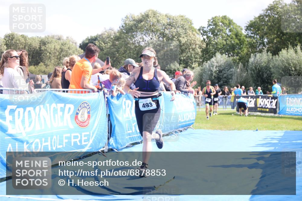 25.08.2024 - Elbe Triathlon Hamburg H.Heesch http://msf.ph/oto/6878853 25.08.2024 11:49:58 Ziel 493, 785 meine-sportfotos.de