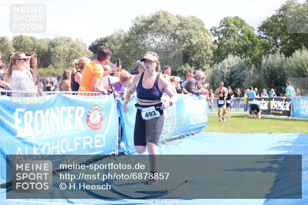 25.08.2024 - Elbe Triathlon Hamburg H.Heesch http://msf.ph/oto/6878857 25.08.2024 11:49:58 Ziel 493, 785 meine-sportfotos.de
