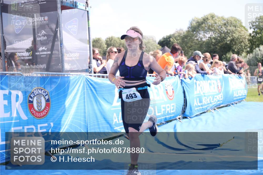 25.08.2024 - Elbe Triathlon Hamburg H.Heesch http://msf.ph/oto/6878880 25.08.2024 11:49:59 Ziel 411, 493, 785 meine-sportfotos.de