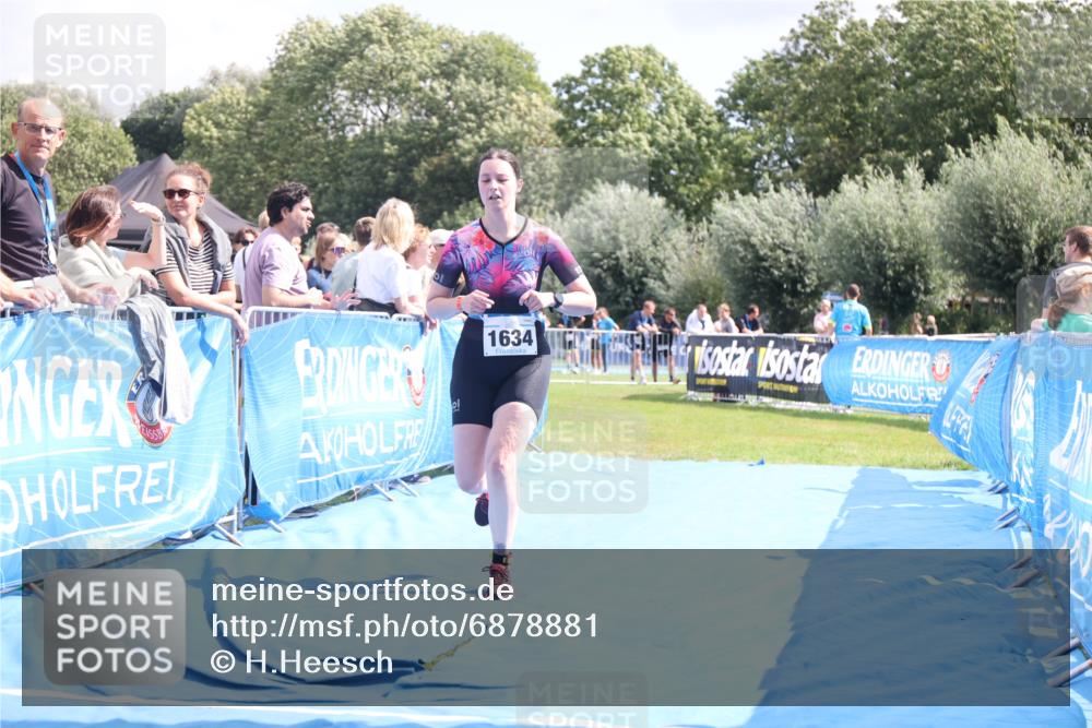25.08.2024 - Elbe Triathlon Hamburg H.Heesch http://msf.ph/oto/6878881 25.08.2024 12:12:27 Ziel 1634 meine-sportfotos.de