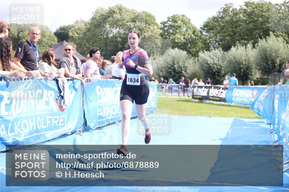25.08.2024 - Elbe Triathlon Hamburg H.Heesch http://msf.ph/oto/6878889 25.08.2024 12:12:27 Ziel 1634 meine-sportfotos.de