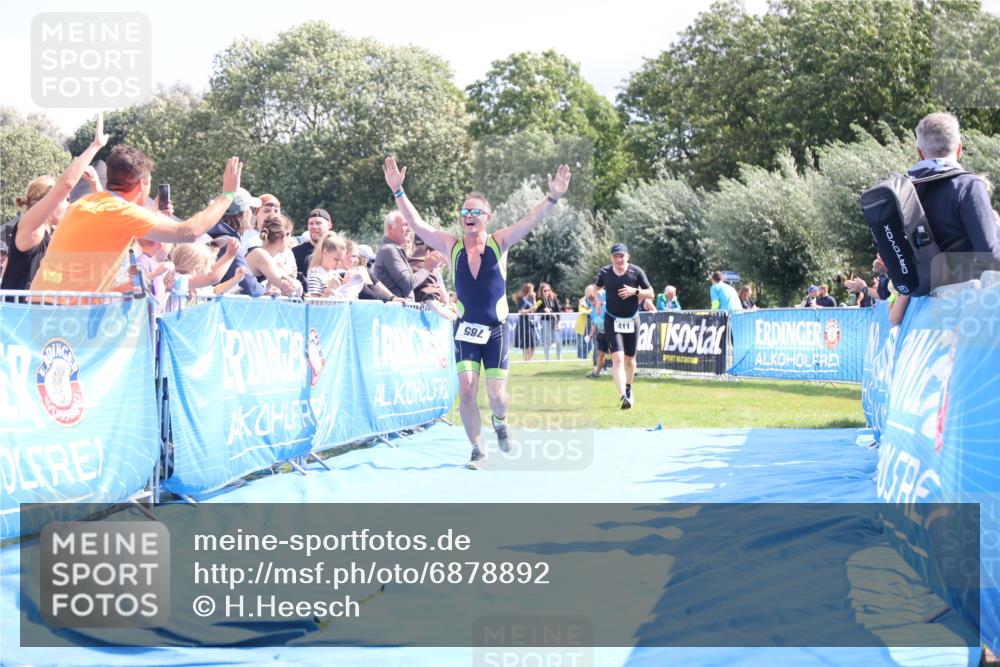 25.08.2024 - Elbe Triathlon Hamburg H.Heesch http://msf.ph/oto/6878892 25.08.2024 11:50:02 Ziel 411, 493, 785 meine-sportfotos.de