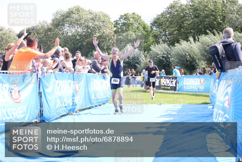 25.08.2024 - Elbe Triathlon Hamburg H.Heesch http://msf.ph/oto/6878894 25.08.2024 11:50:02 Ziel 411, 493, 785 meine-sportfotos.de