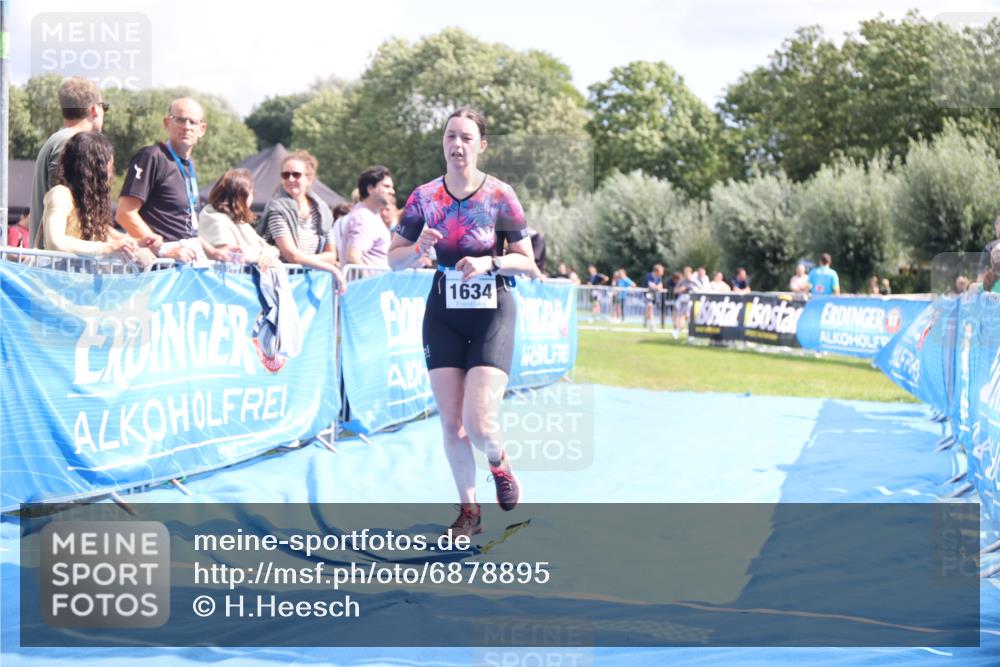25.08.2024 - Elbe Triathlon Hamburg H.Heesch http://msf.ph/oto/6878895 25.08.2024 12:12:27 Ziel 1634 meine-sportfotos.de