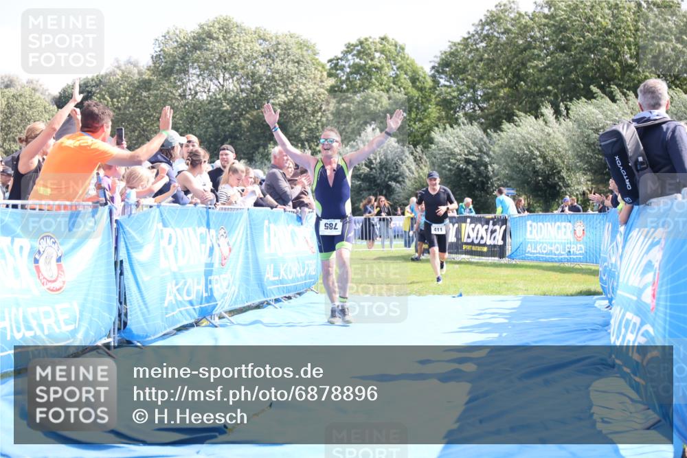 25.08.2024 - Elbe Triathlon Hamburg H.Heesch http://msf.ph/oto/6878896 25.08.2024 11:50:02 Ziel 411, 493, 785 meine-sportfotos.de