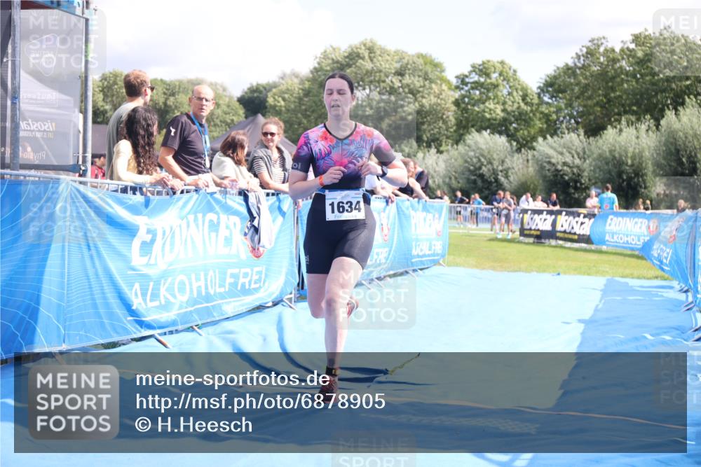 25.08.2024 - Elbe Triathlon Hamburg H.Heesch http://msf.ph/oto/6878905 25.08.2024 12:12:27 Ziel 1634 meine-sportfotos.de