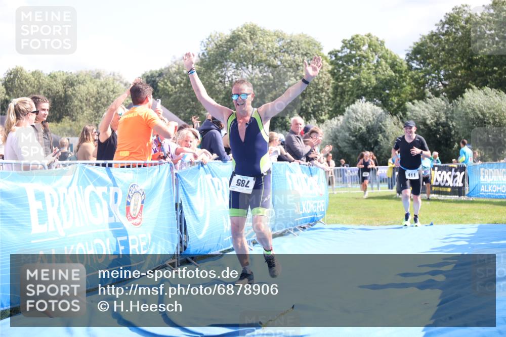 25.08.2024 - Elbe Triathlon Hamburg H.Heesch http://msf.ph/oto/6878906 25.08.2024 11:50:03 Ziel 411, 493, 785 meine-sportfotos.de