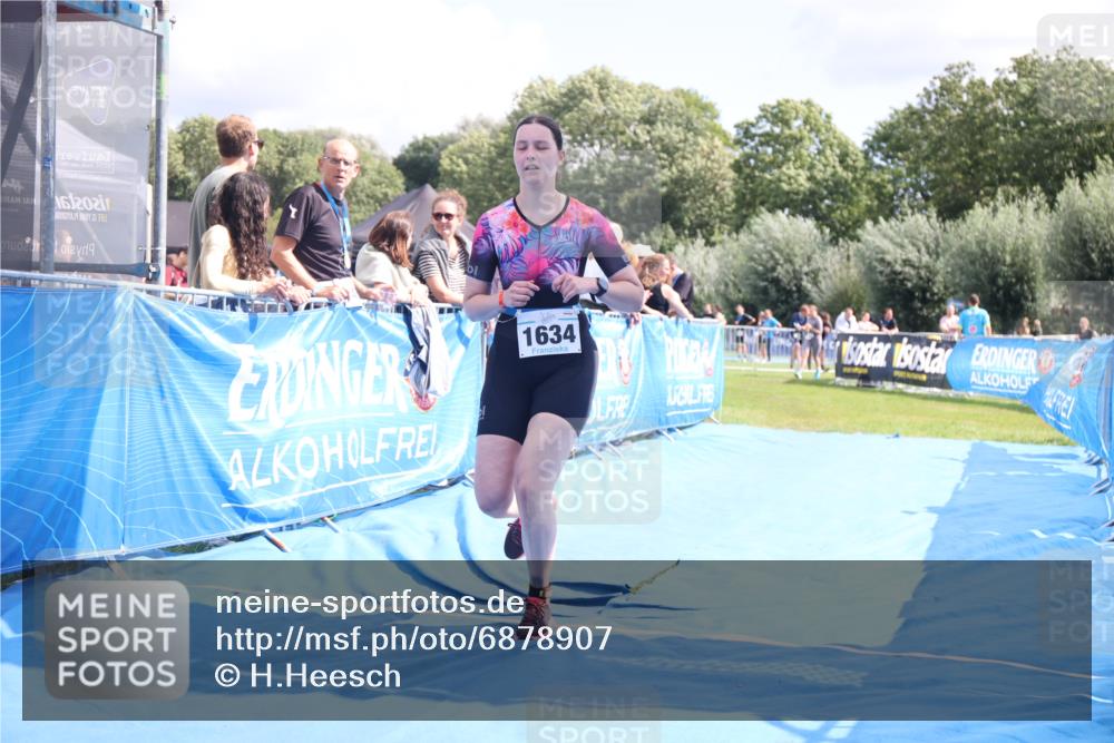 25.08.2024 - Elbe Triathlon Hamburg H.Heesch http://msf.ph/oto/6878907 25.08.2024 12:12:27 Ziel 1634 meine-sportfotos.de