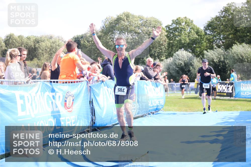 25.08.2024 - Elbe Triathlon Hamburg H.Heesch http://msf.ph/oto/6878908 25.08.2024 11:50:03 Ziel 411, 493, 785 meine-sportfotos.de