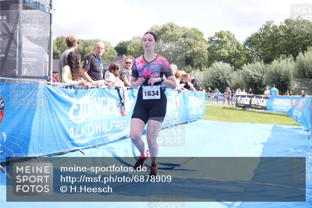 25.08.2024 - Elbe Triathlon Hamburg H.Heesch http://msf.ph/oto/6878909 25.08.2024 12:12:27 Ziel 1634 meine-sportfotos.de