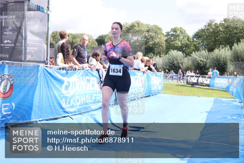 25.08.2024 - Elbe Triathlon Hamburg H.Heesch http://msf.ph/oto/6878911 25.08.2024 12:12:27 Ziel 1634 meine-sportfotos.de