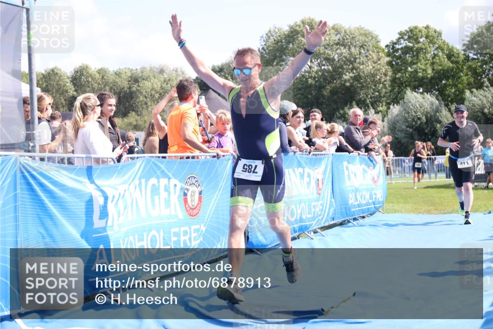 25.08.2024 - Elbe Triathlon Hamburg H.Heesch http://msf.ph/oto/6878913 25.08.2024 11:50:04 Ziel 411, 493, 509, 785 meine-sportfotos.de