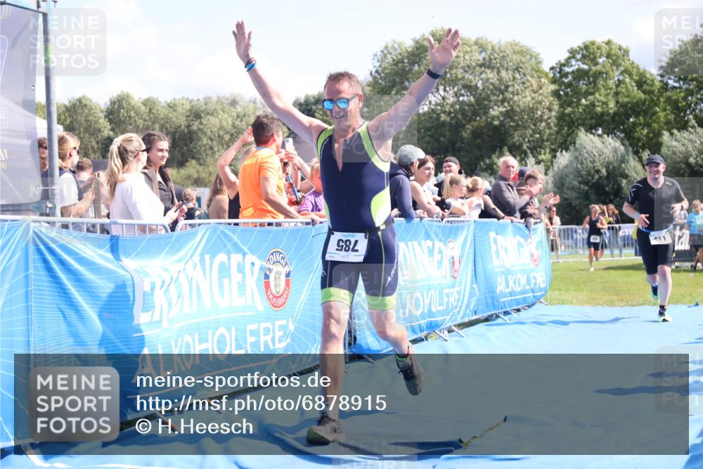 25.08.2024 - Elbe Triathlon Hamburg H.Heesch http://msf.ph/oto/6878915 25.08.2024 11:50:04 Ziel 411, 493, 509, 785 meine-sportfotos.de